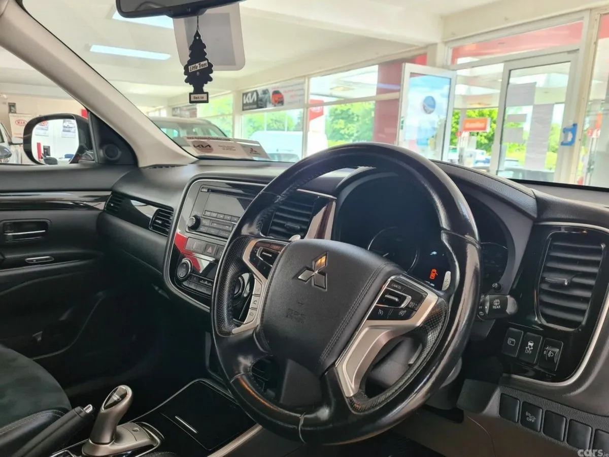 Mitsubishi Outlander SUV, Petrol Plug-in Hybrid, 2016, Red