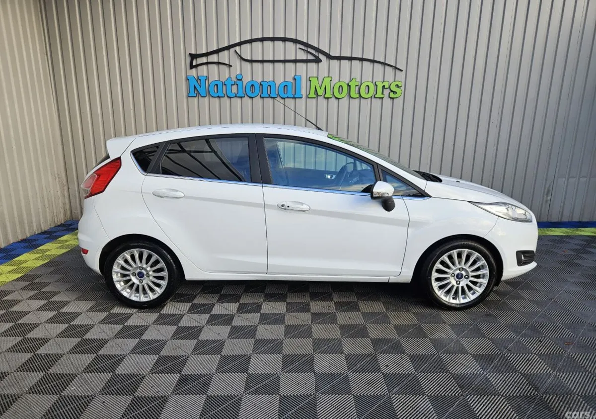 Ford Fiesta Hatchback, Petrol, 2015, White