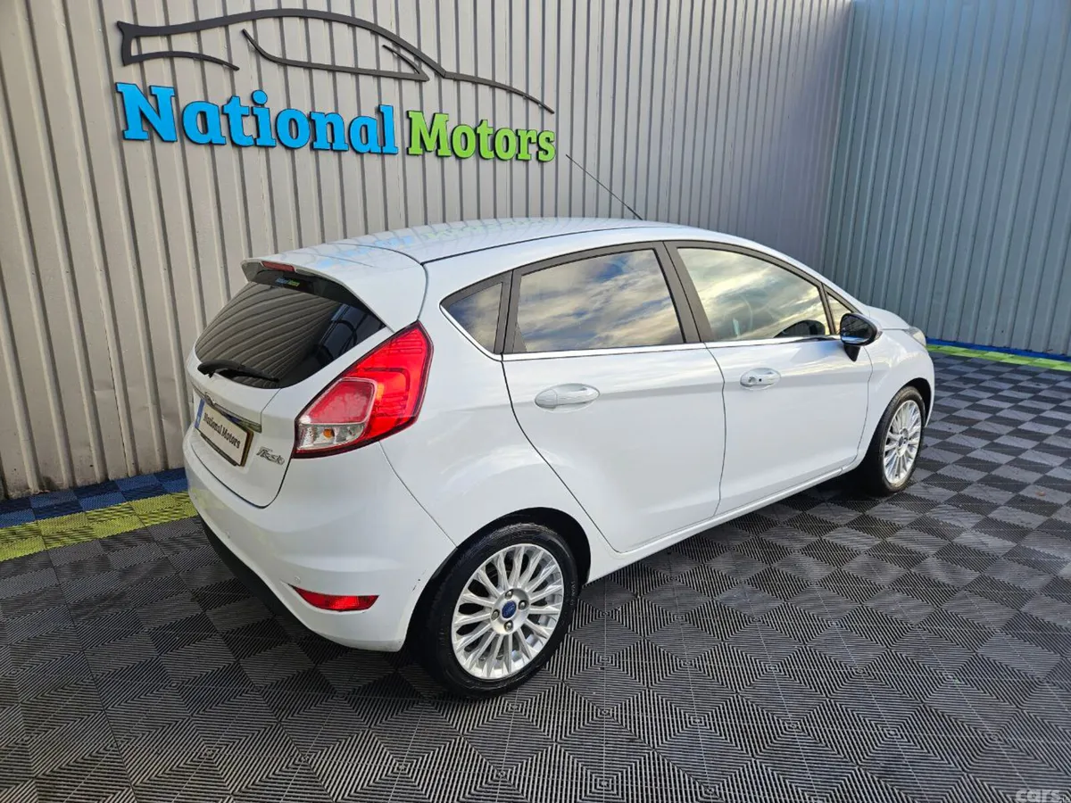 Ford Fiesta Hatchback, Petrol, 2015, White