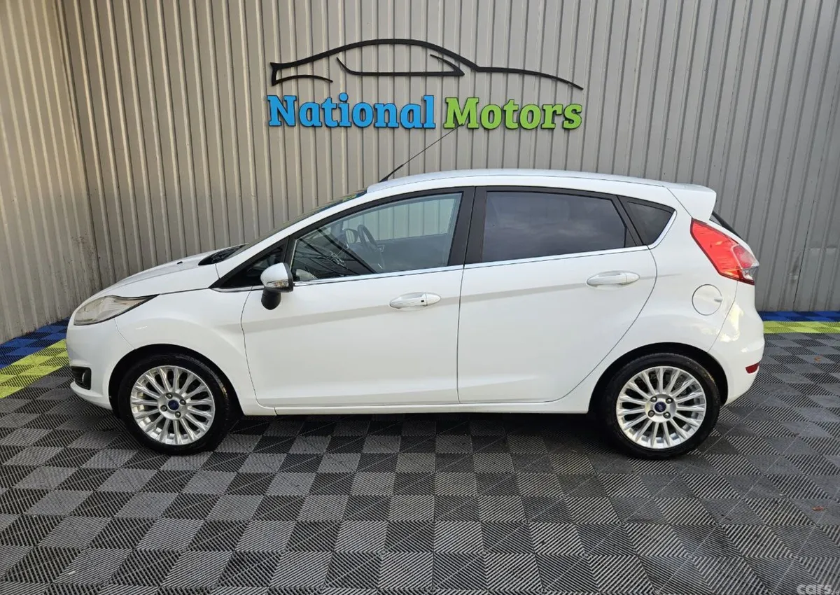 Ford Fiesta Hatchback, Petrol, 2015, White