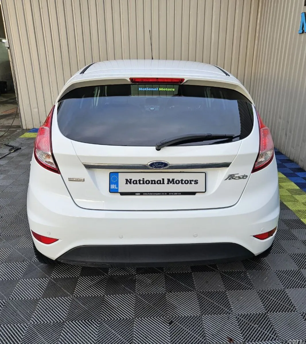 Ford Fiesta Hatchback, Petrol, 2015, White