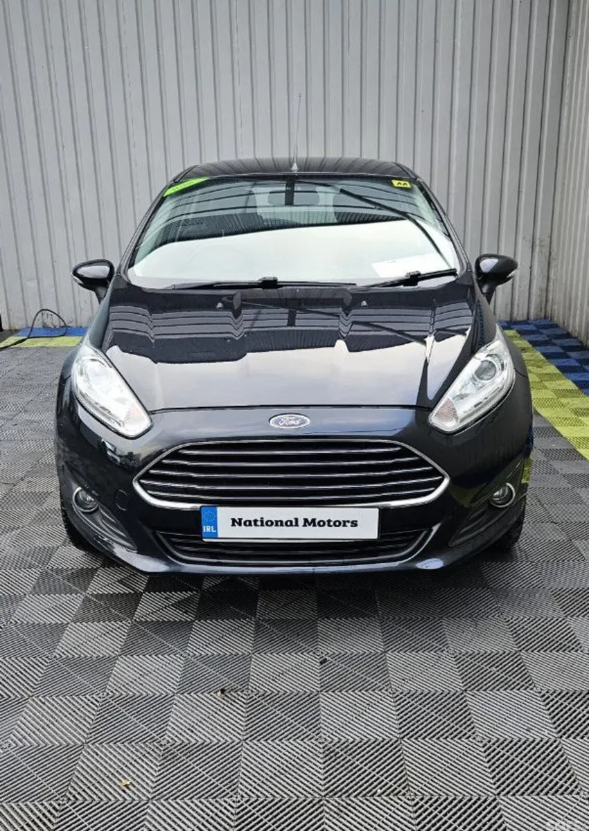 Ford Fiesta Hatchback, Petrol, 2015, Black