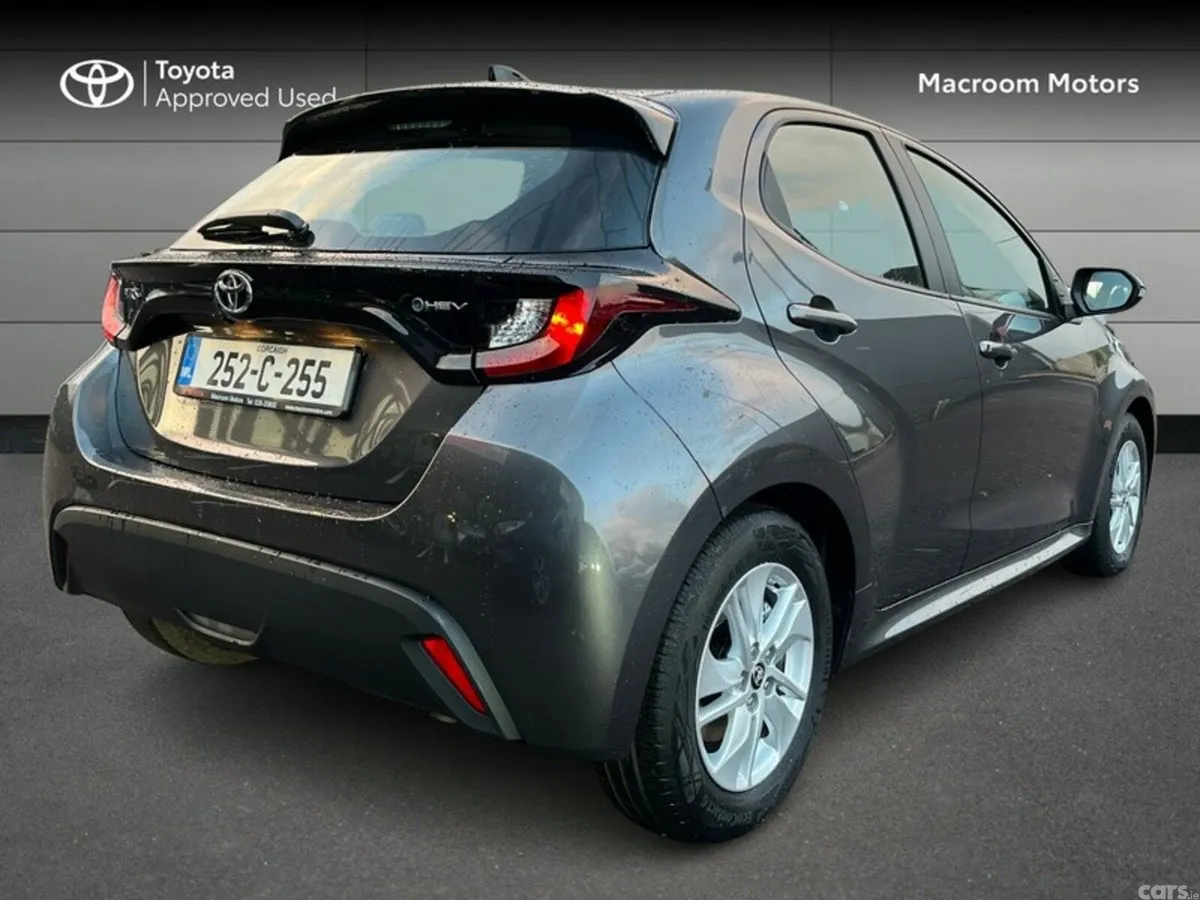 Toyota Yaris Hatchback, Petrol Hybrid, 2025, Grey