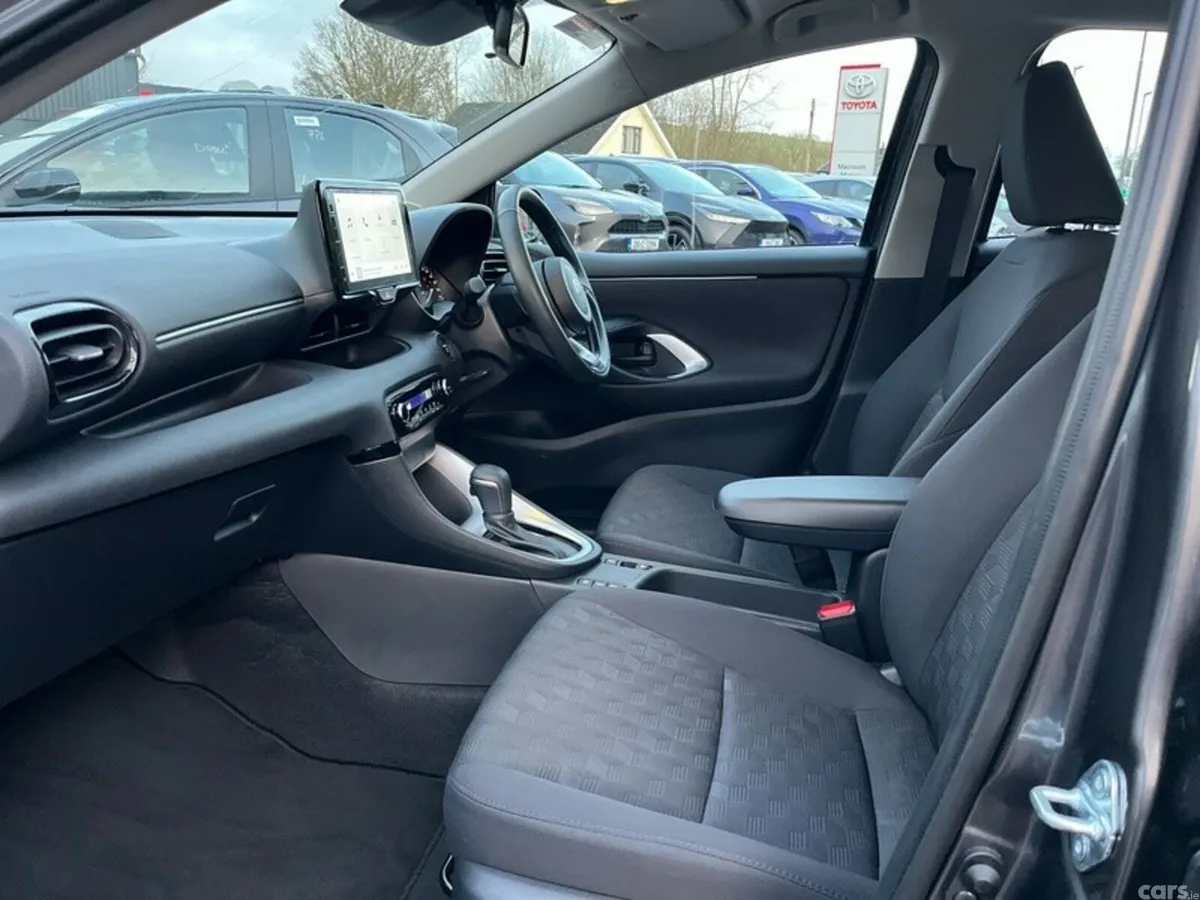 Toyota Yaris Hatchback, Petrol Hybrid, 2025, Grey