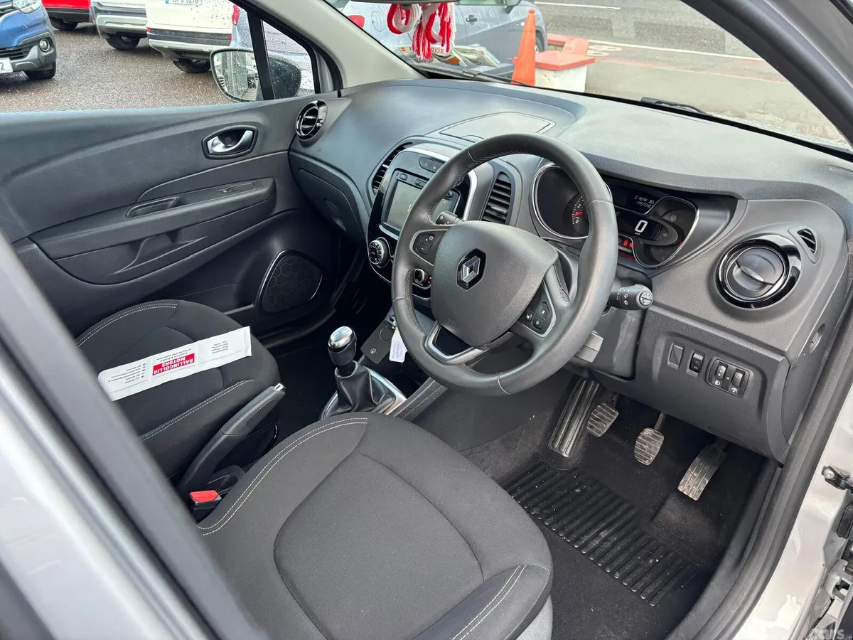 Renault Captur Hatchback, Petrol, 2020, Grey