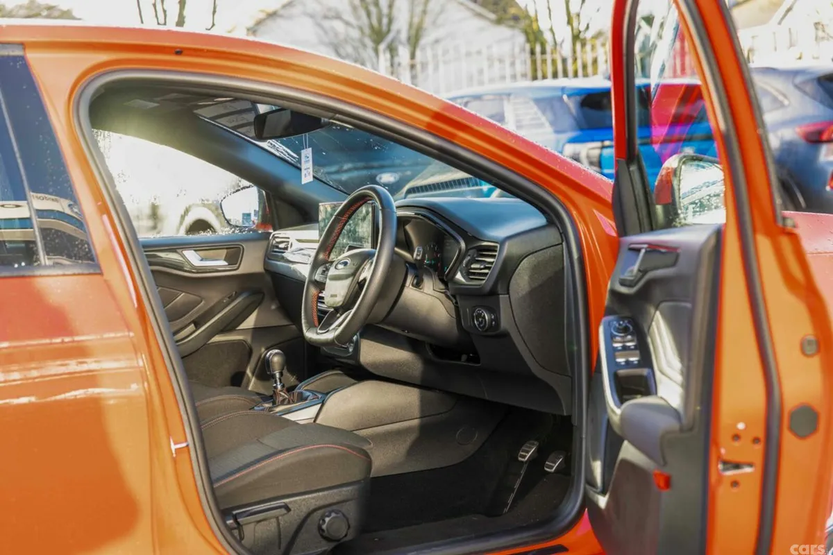 Ford Focus Hatchback, Petrol, 2023, Red