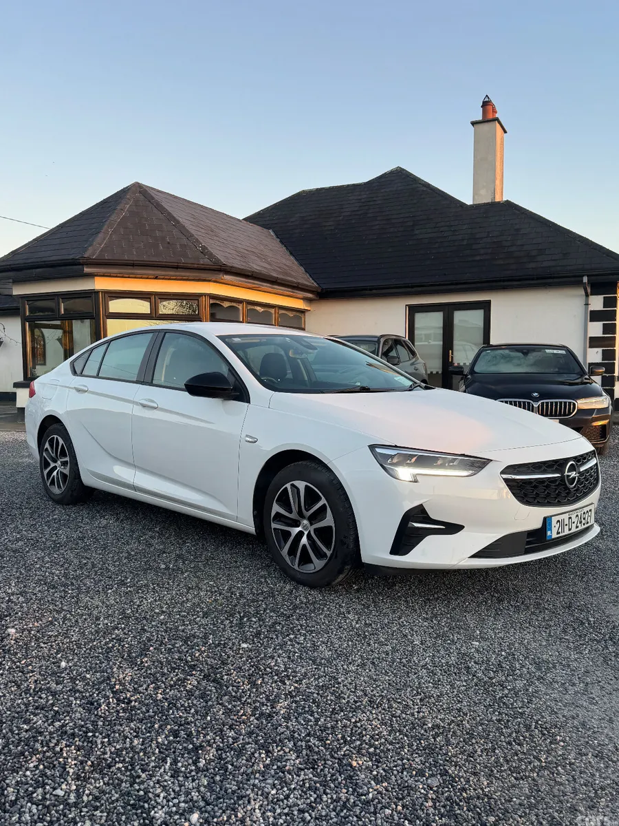 Opel Insignia Hatchback, Diesel, 2021, White