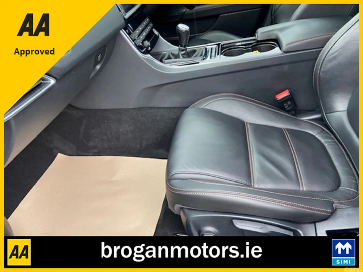 Jaguar XE Saloon, Diesel, 2017, Blue