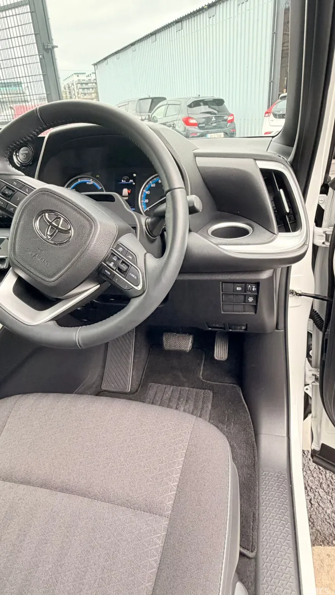 Toyota Voxy MPV, Petrol Hybrid, 2023, White