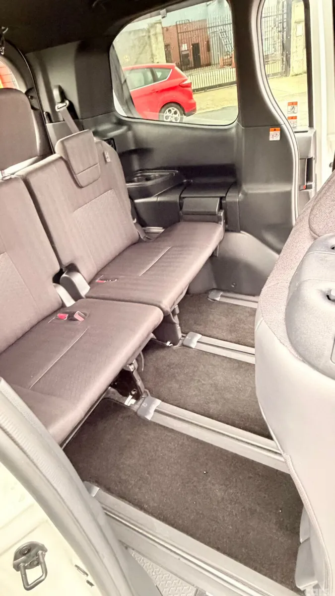 Toyota Voxy MPV, Petrol Hybrid, 2023, White