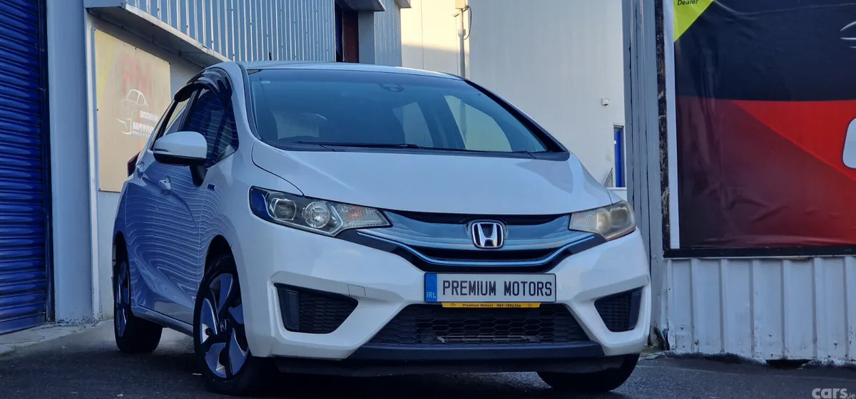 Honda Fit Hatchback, Petrol Hybrid, 2015, White