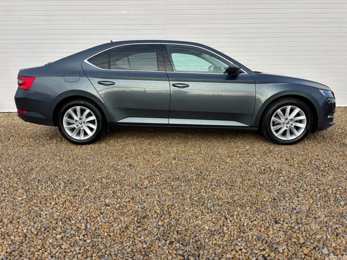 Skoda Superb Hatchback, Diesel, 2021, Grey