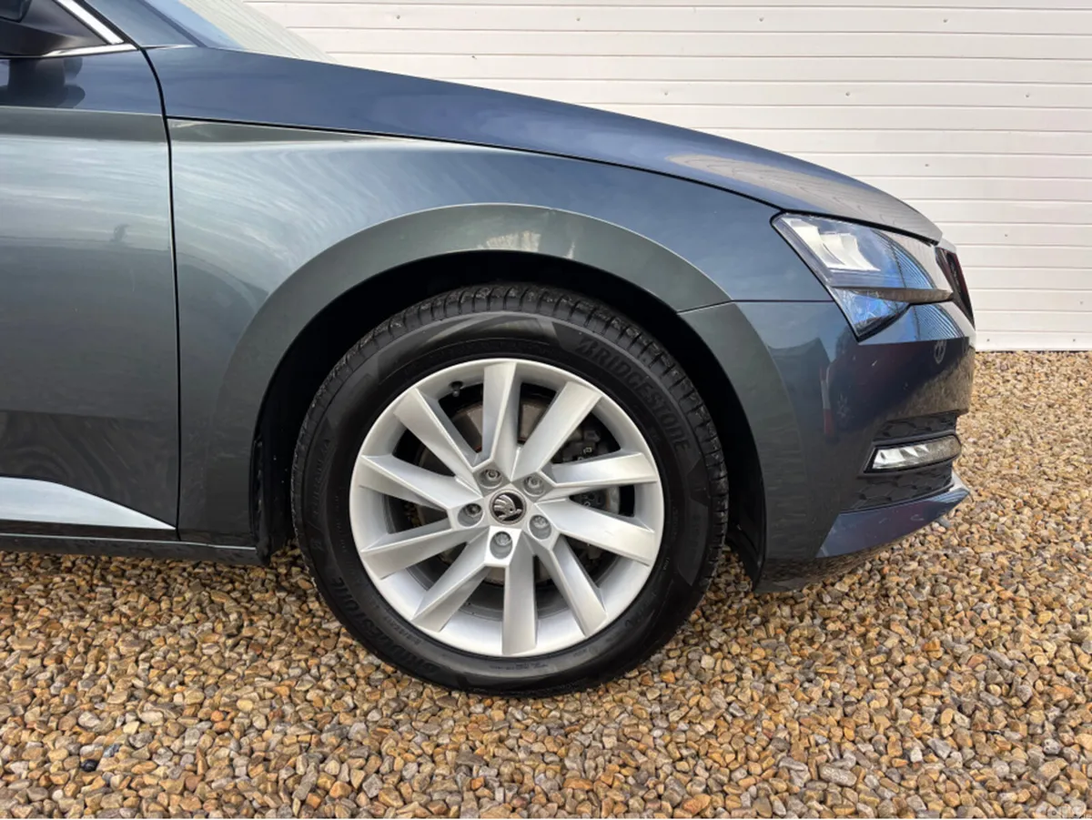 Skoda Superb Hatchback, Diesel, 2021, Grey