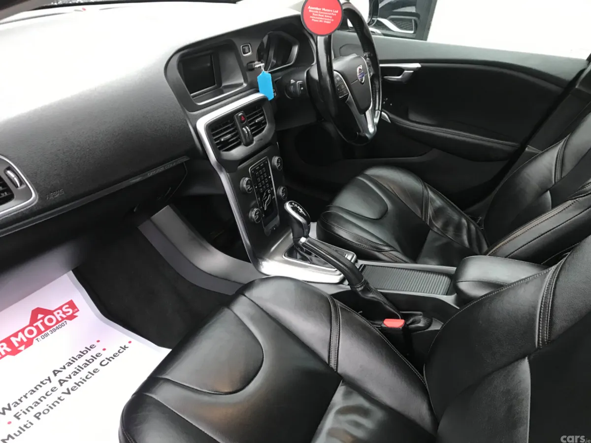 Volvo V40 Hatchback, Diesel, 2015, Black