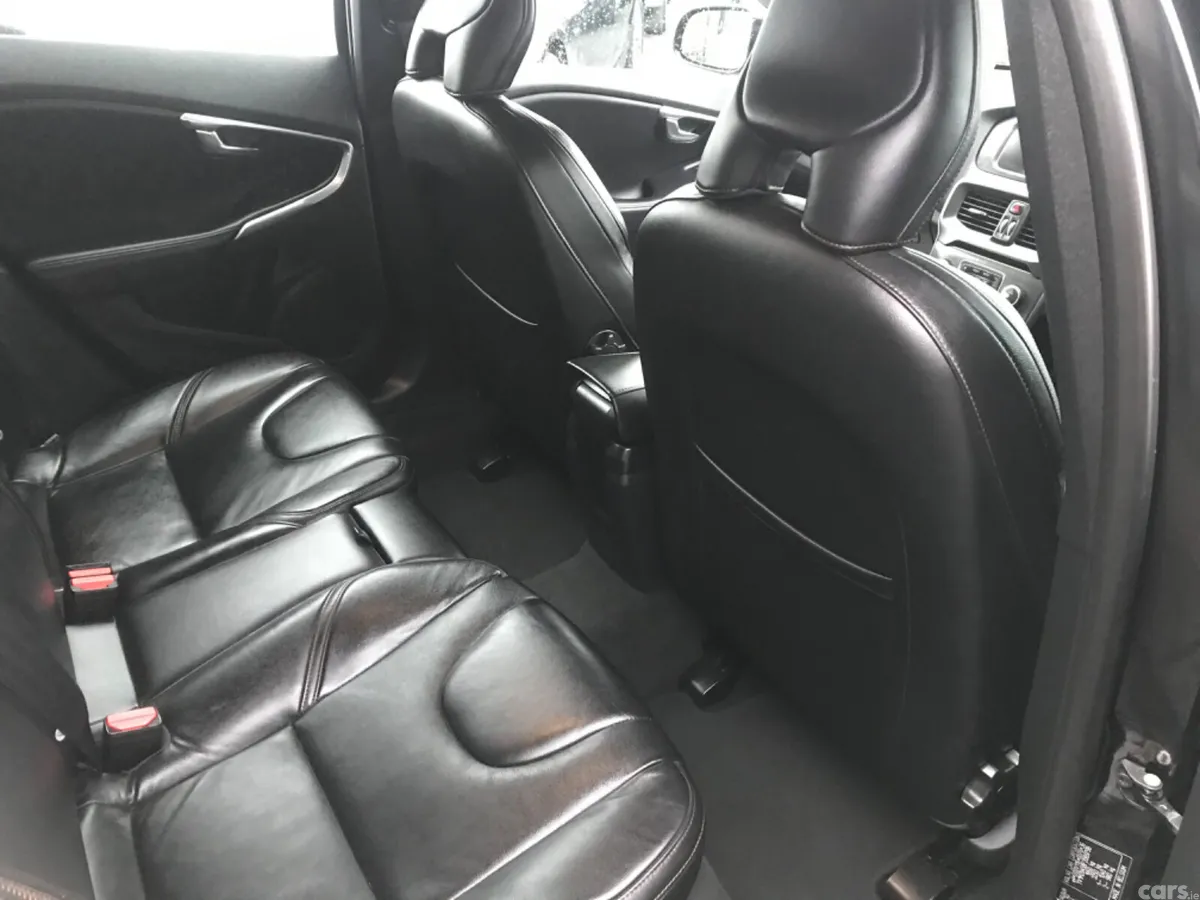 Volvo V40 Hatchback, Diesel, 2015, Black