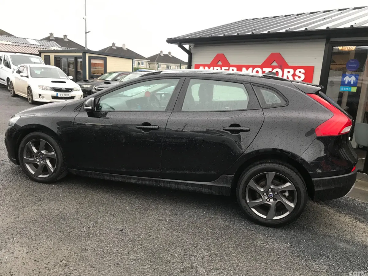 Volvo V40 Hatchback, Diesel, 2015, Black