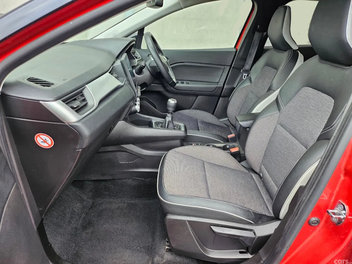 Renault Captur Hatchback, Petrol, 2023, Red