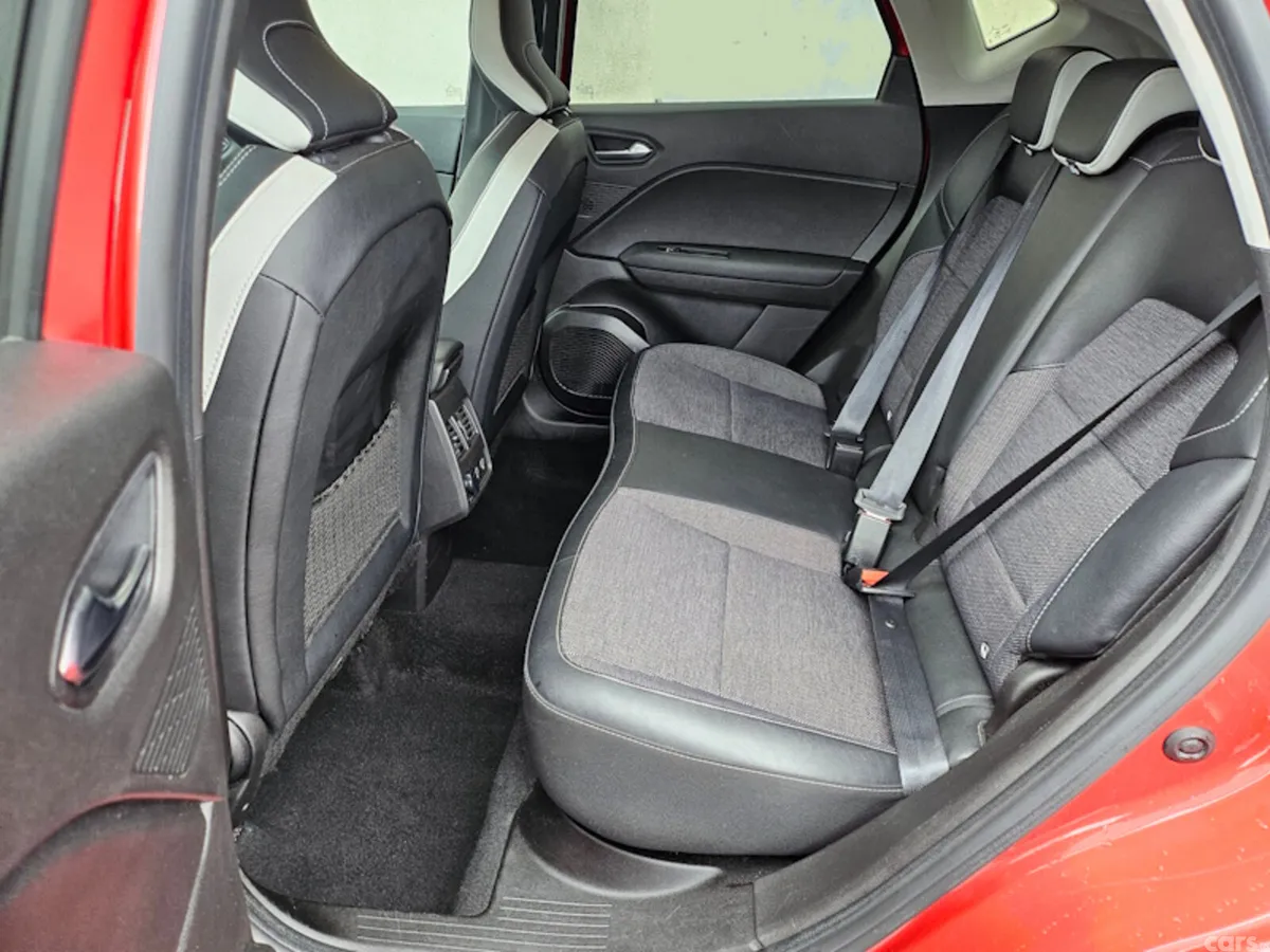 Renault Captur Hatchback, Petrol, 2023, Red