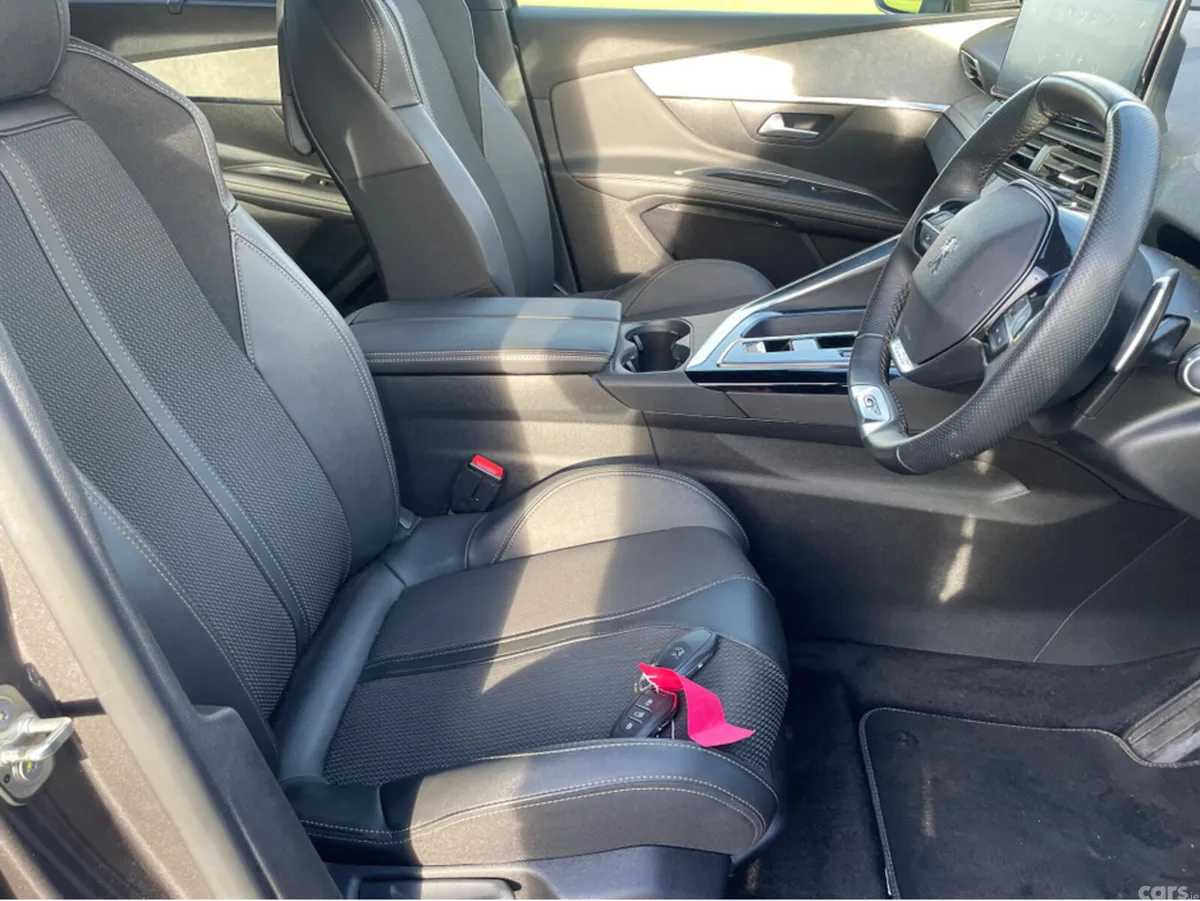 Peugeot 5008 Hatchback, Diesel, 2024, Grey