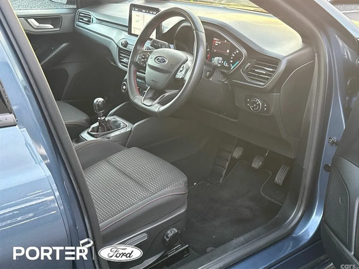Ford Focus Hatchback, Petrol, 2023, Blue