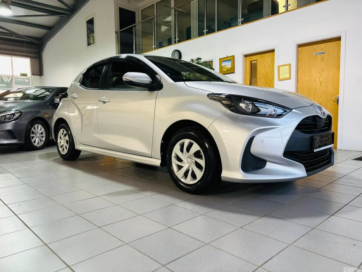 Toyota Yaris Hatchback, Petrol, 2022, Silver