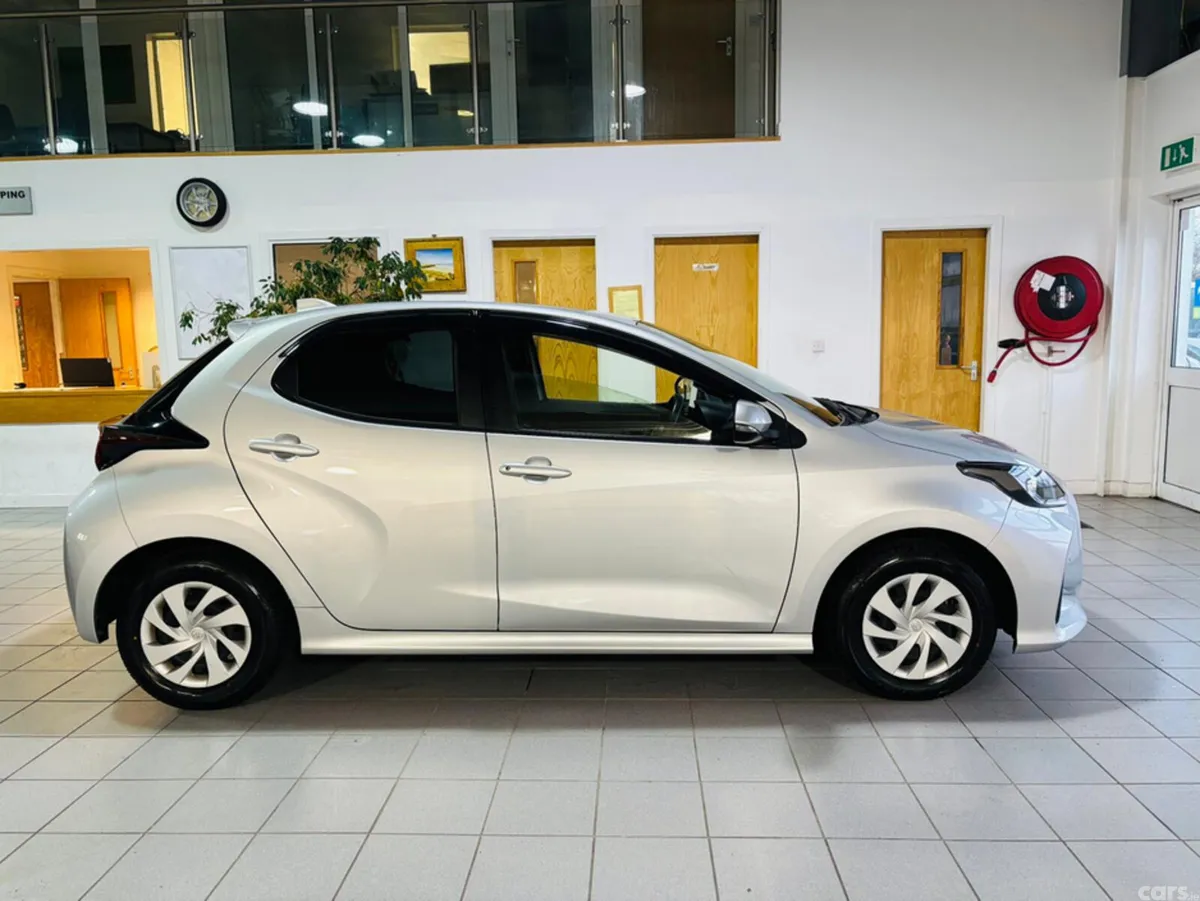 Toyota Yaris Hatchback, Petrol, 2022, Silver