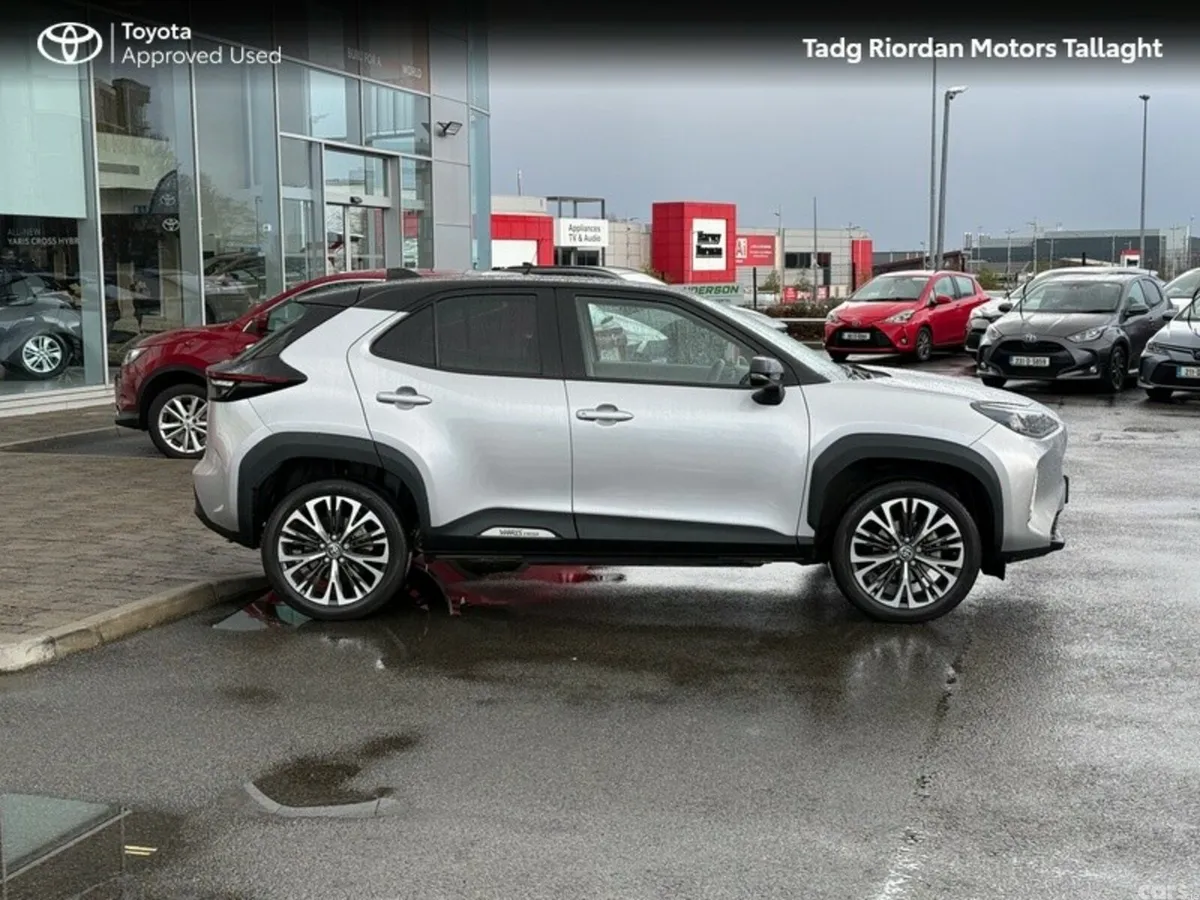 Toyota Yaris Cross Hatchback, Petrol Hybrid, 2024, Silver