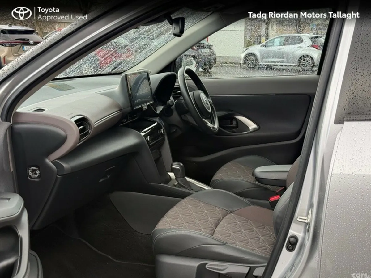 Toyota Yaris Cross Hatchback, Petrol Hybrid, 2024, Silver