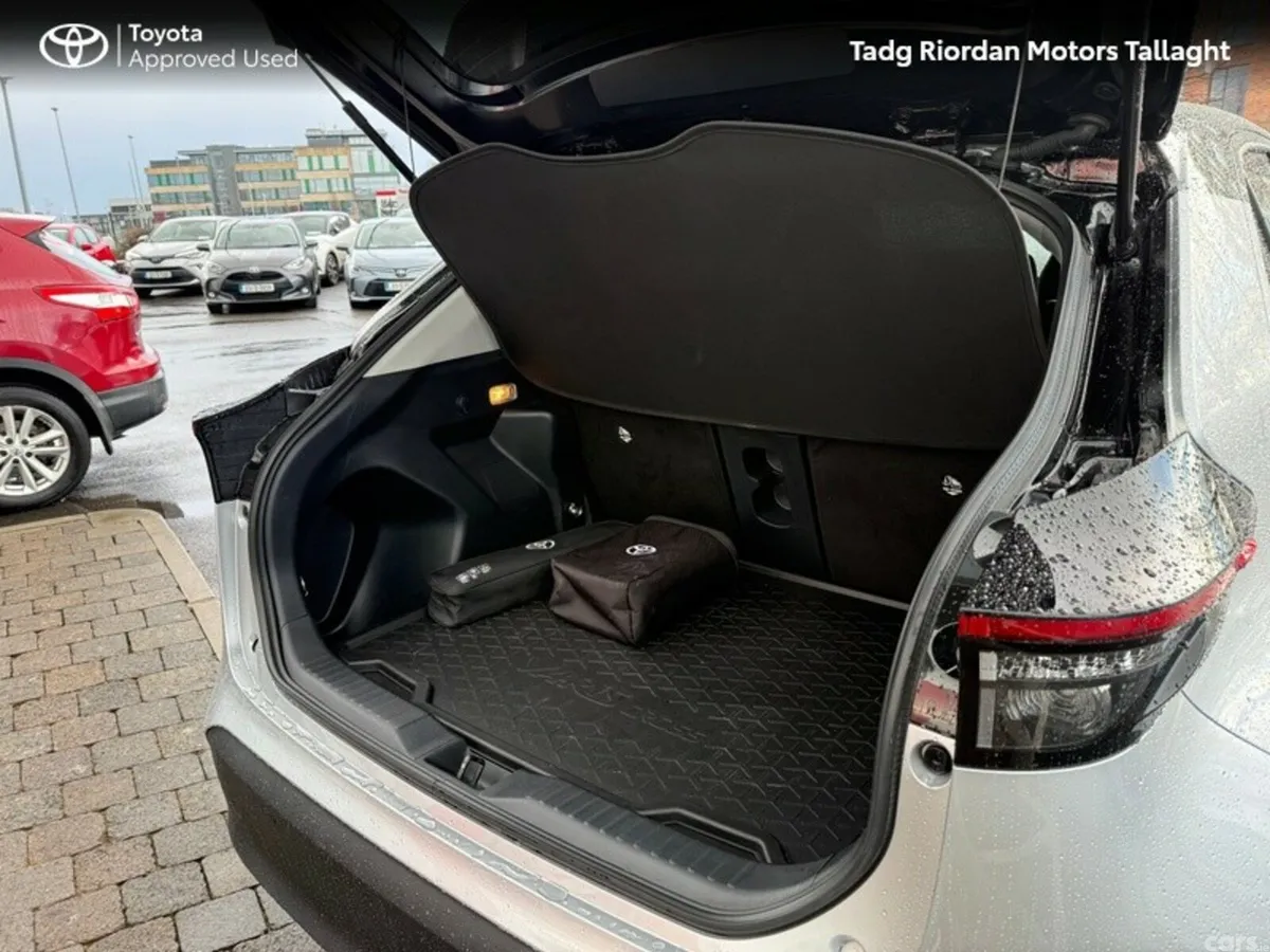 Toyota Yaris Cross Hatchback, Petrol Hybrid, 2024, Silver