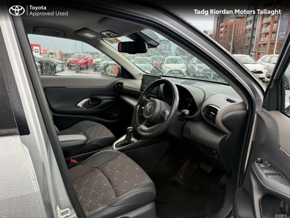 Toyota Yaris Cross Hatchback, Petrol Hybrid, 2024, Silver
