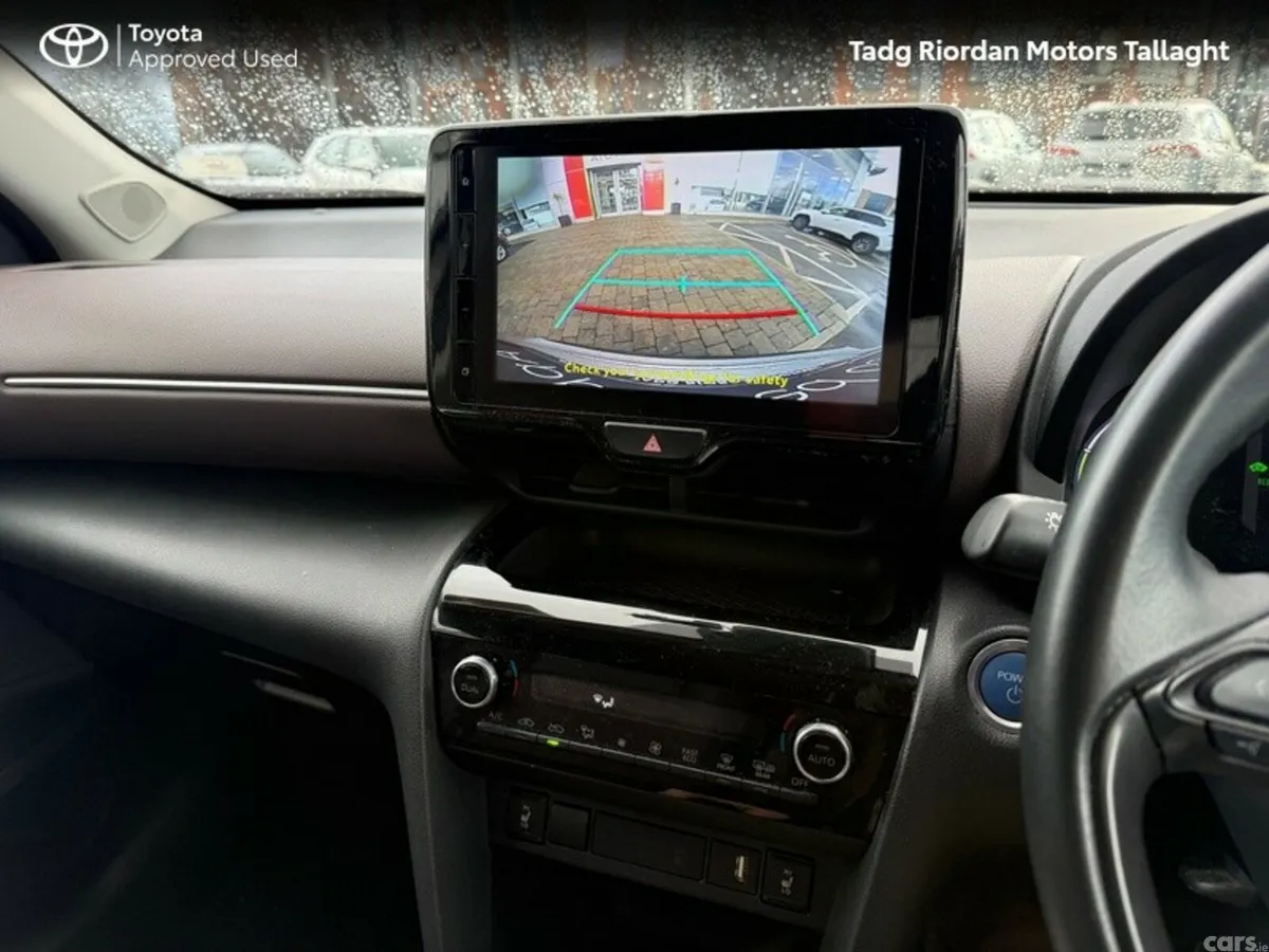 Toyota Yaris Cross Hatchback, Petrol Hybrid, 2024, Silver