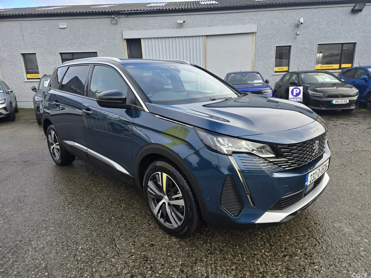 Peugeot 5008 MPV, Diesel, 2023, Blue