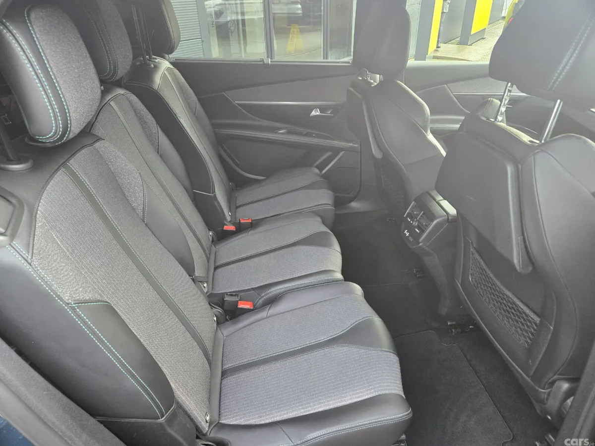 Peugeot 5008 MPV, Diesel, 2023, Blue