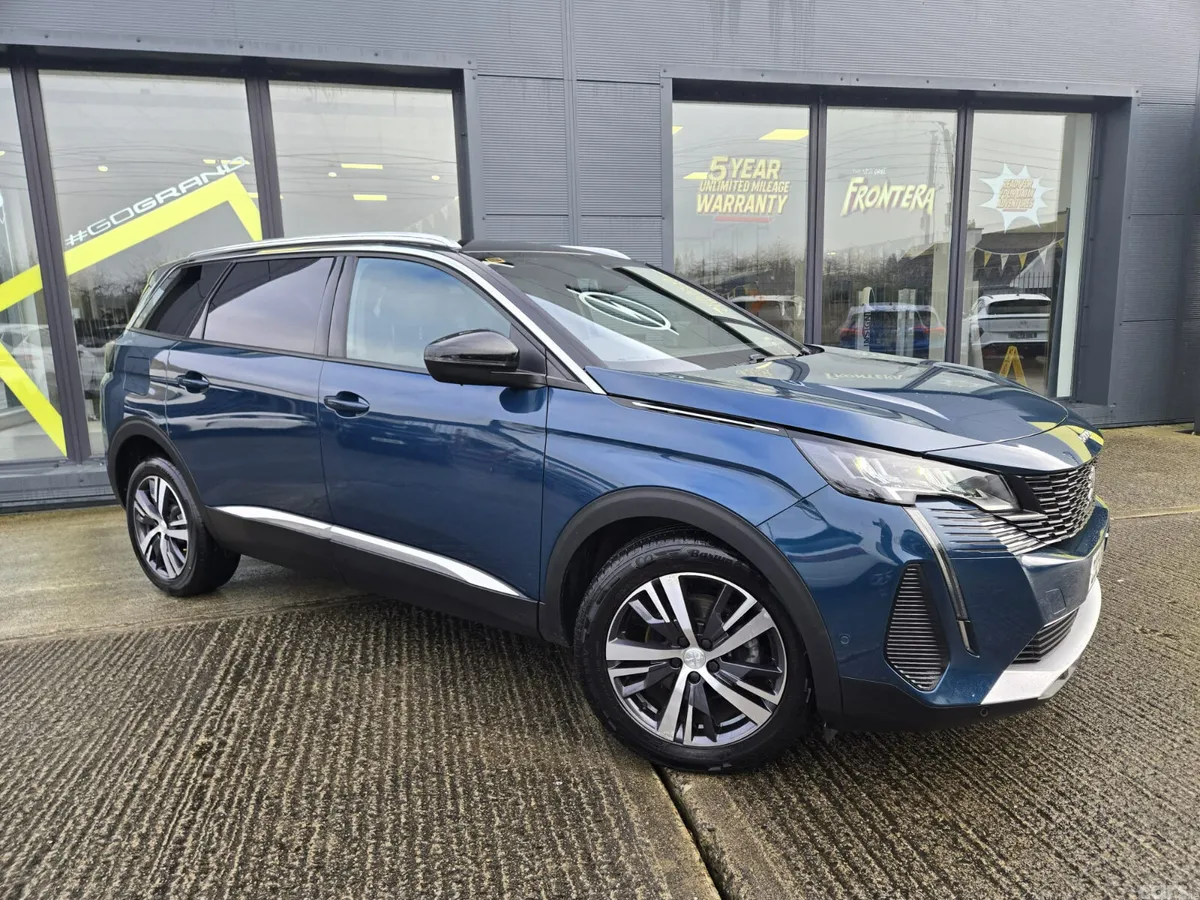 Peugeot 5008 MPV, Diesel, 2023, Blue