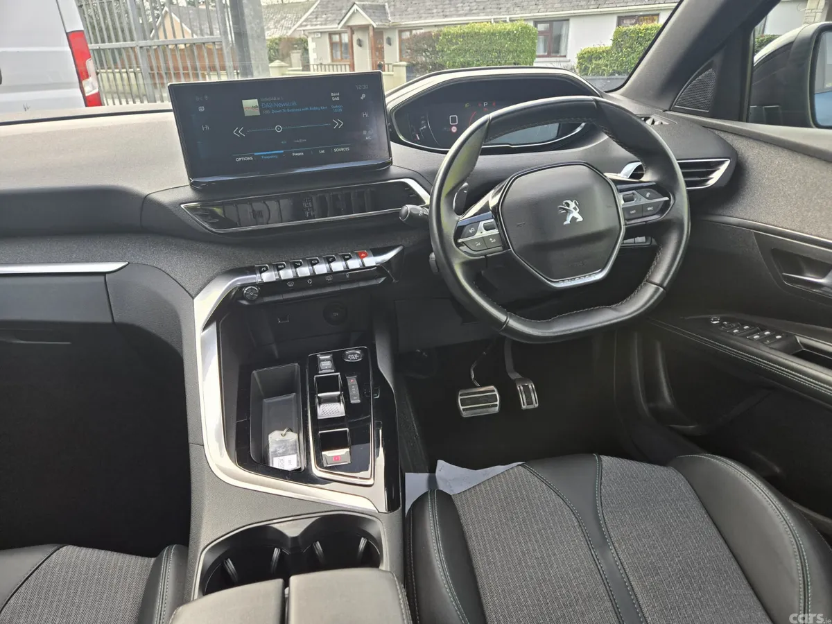 Peugeot 5008 MPV, Diesel, 2023, Blue