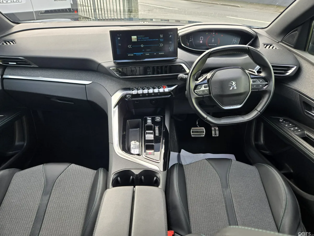 Peugeot 5008 MPV, Diesel, 2023, Blue