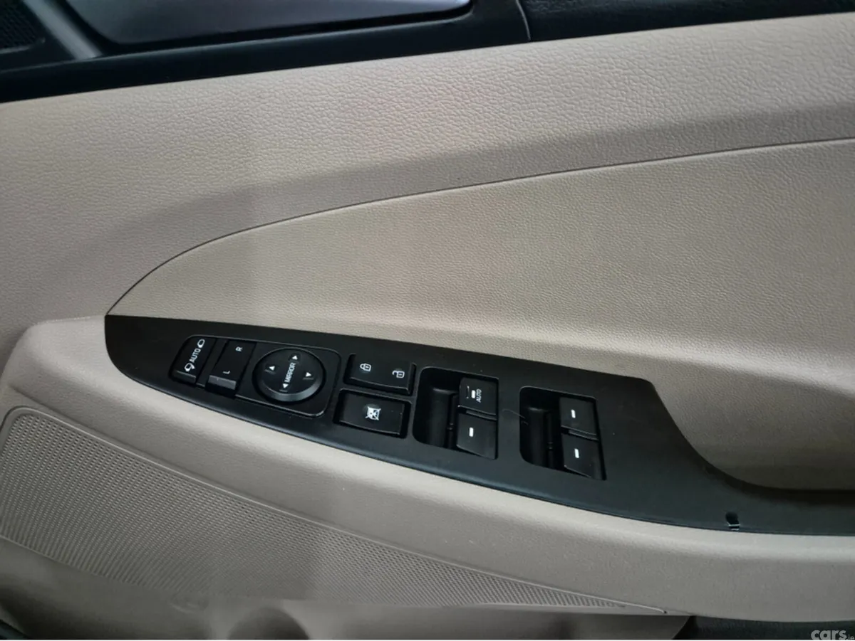 Hyundai Tucson MPV, Diesel, 2017, Red