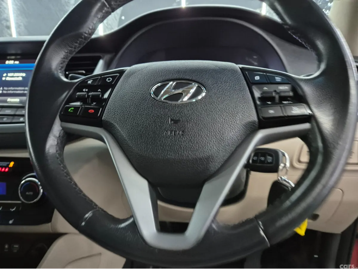 Hyundai Tucson MPV, Diesel, 2017, Red