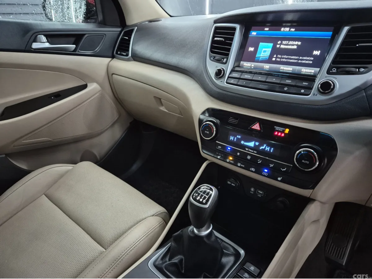 Hyundai Tucson MPV, Diesel, 2017, Red