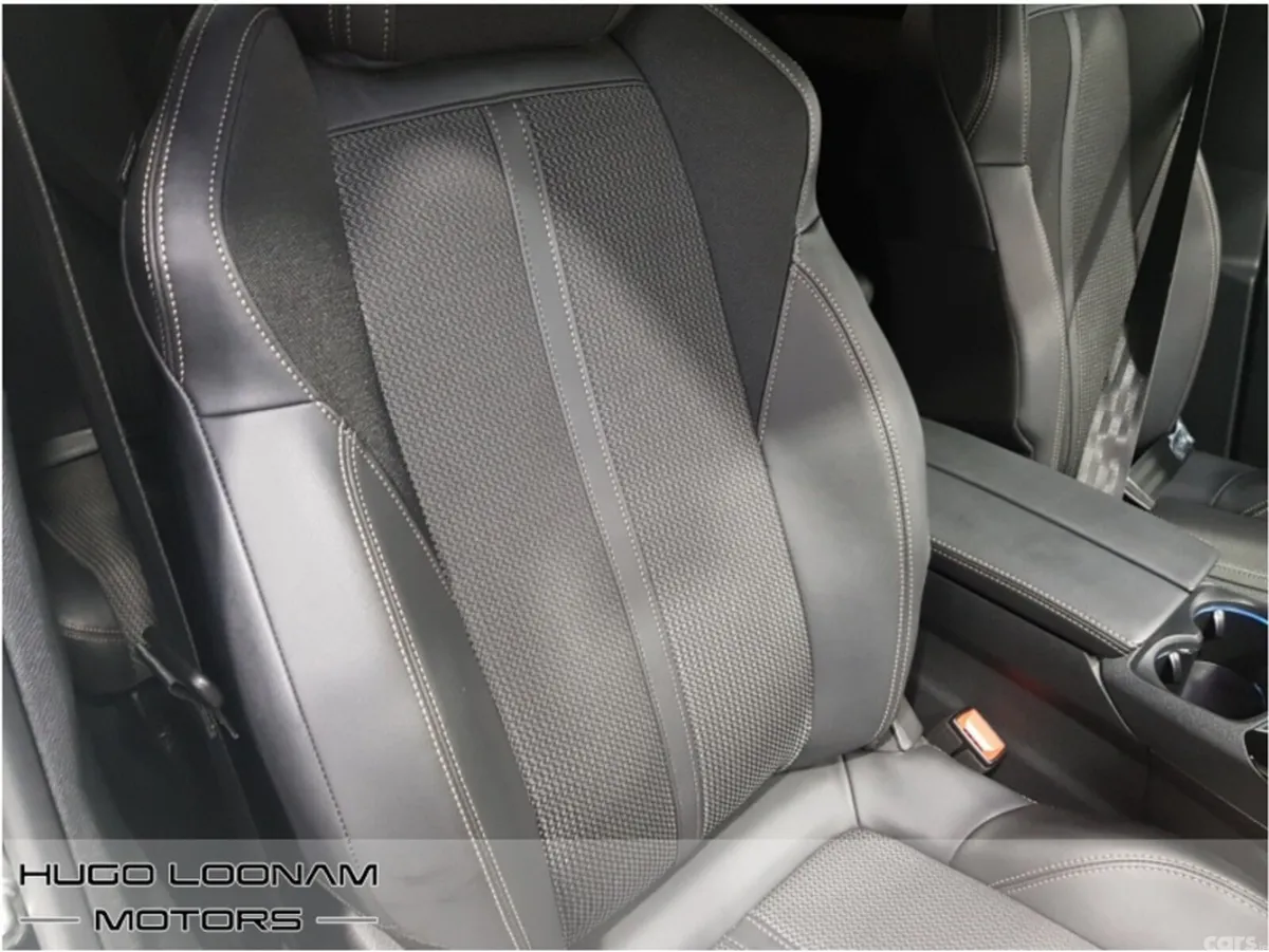 Peugeot 5008 MPV, Petrol, 2025, Black