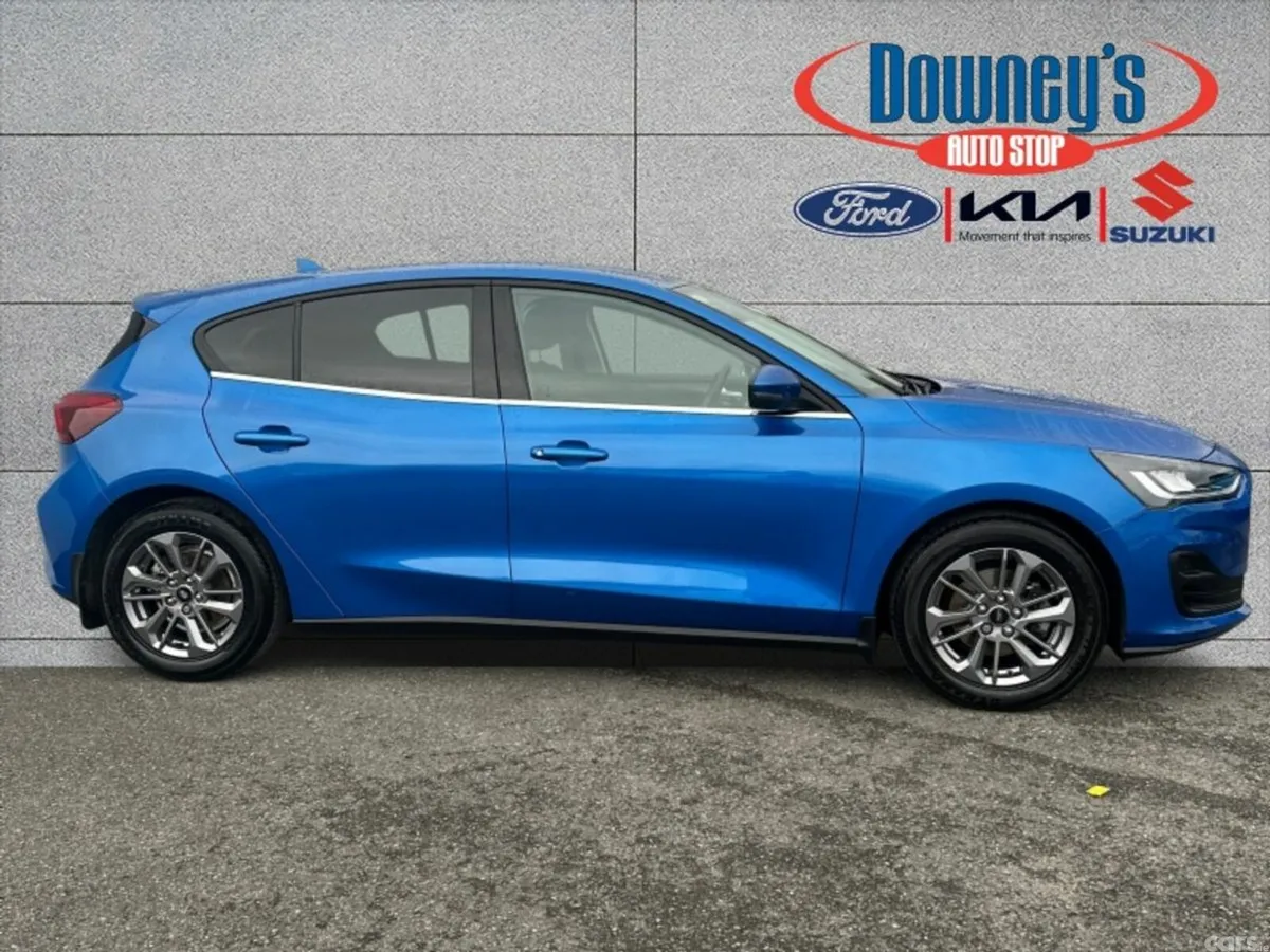 Ford Focus Hatchback, Petrol, 2023, Blue