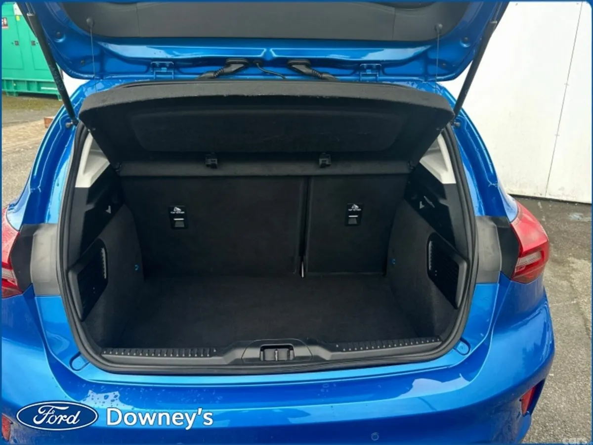 Ford Focus Hatchback, Petrol, 2023, Blue