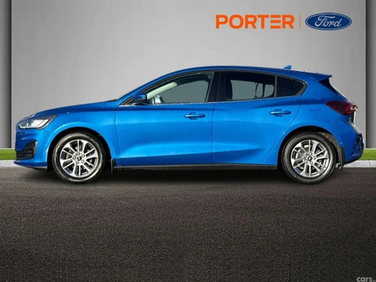 Ford Focus Hatchback, Petrol, 2023, Blue