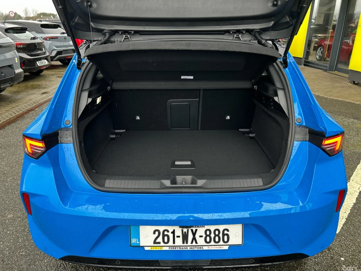 Opel Astra Hatchback, Petrol, 2026, Blue