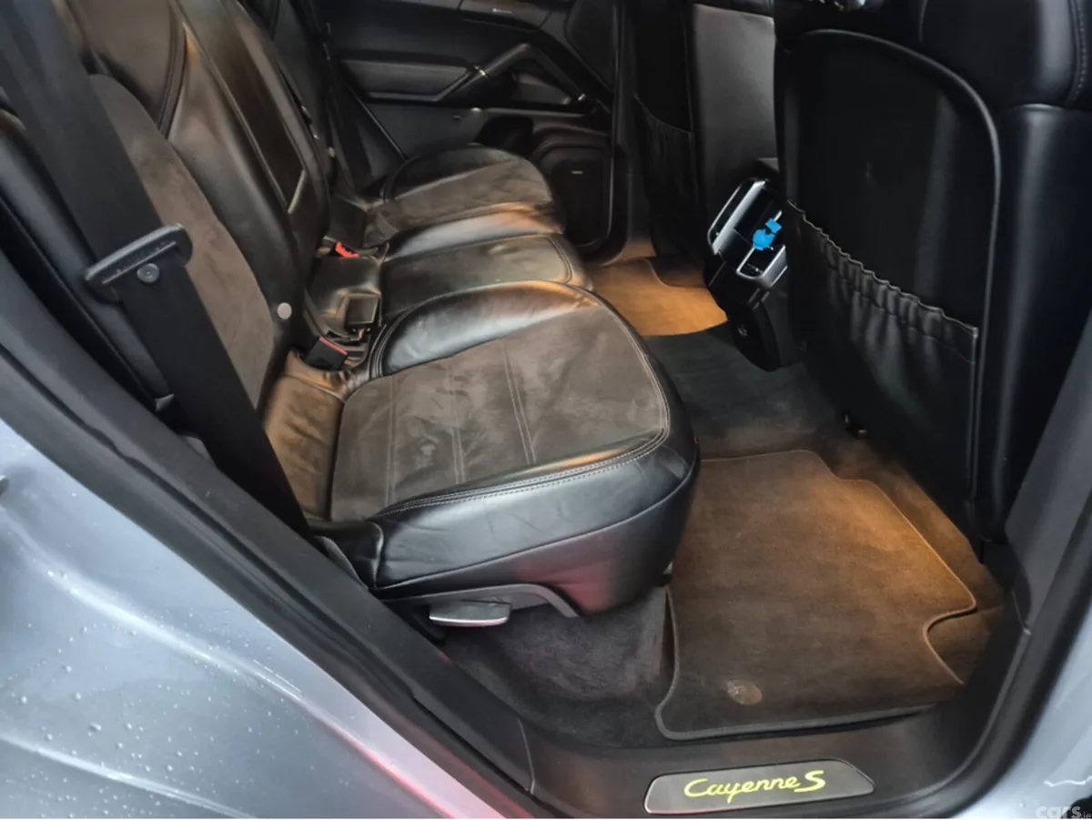 Porsche Cayenne SUV, Petrol Plug-in Hybrid, 2017, Silver