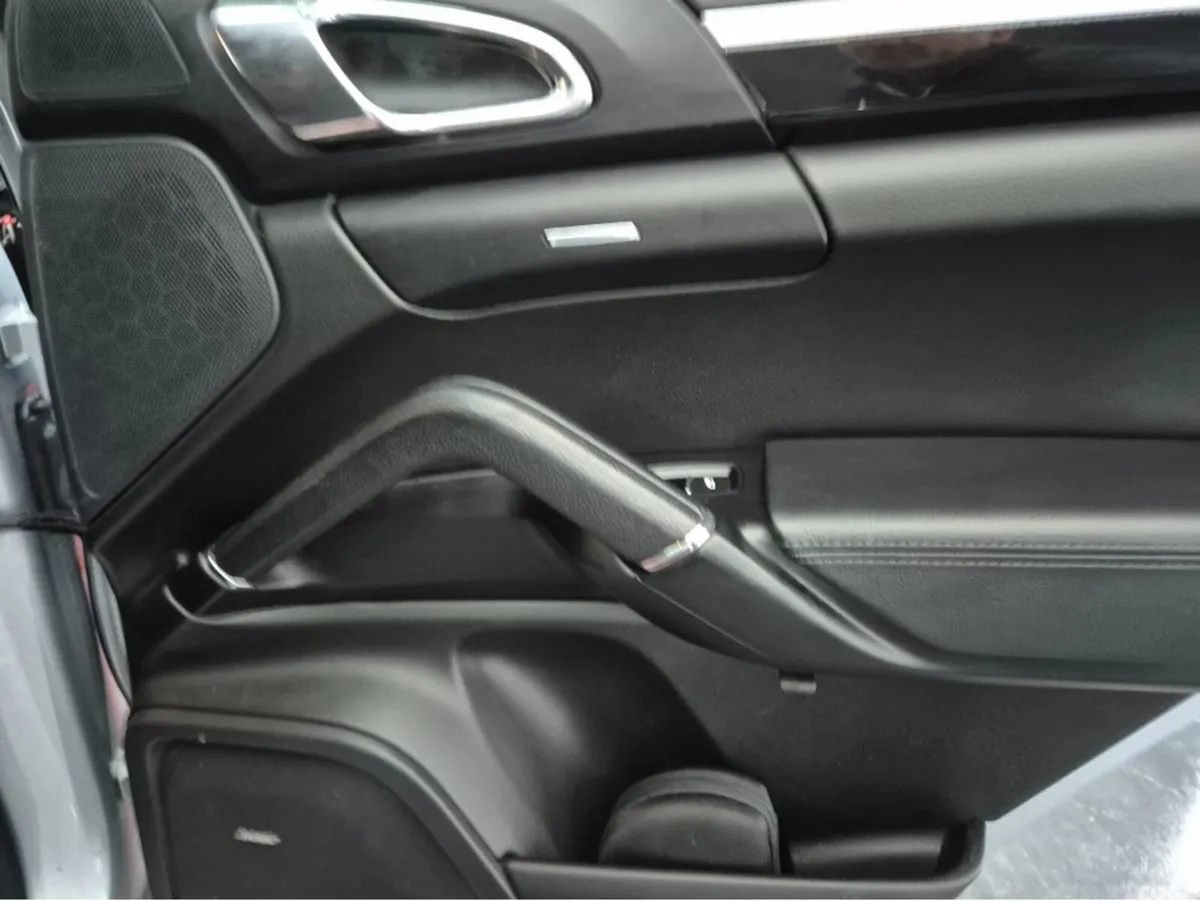 Porsche Cayenne SUV, Petrol Plug-in Hybrid, 2017, Silver