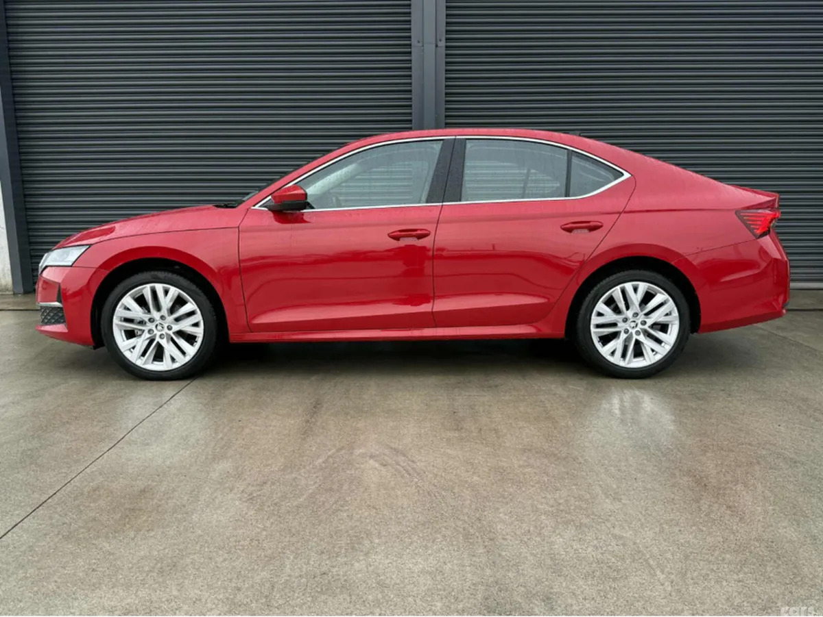 Skoda Octavia Hatchback, Diesel, 2025, Red