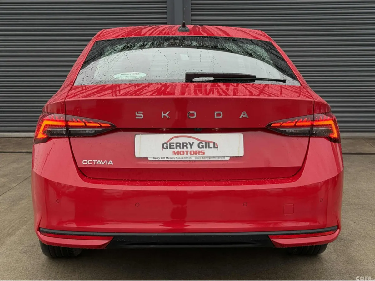 Skoda Octavia Hatchback, Diesel, 2025, Red