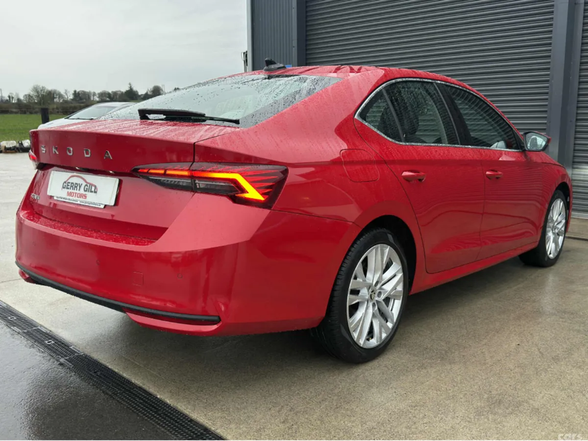 Skoda Octavia Hatchback, Diesel, 2025, Red