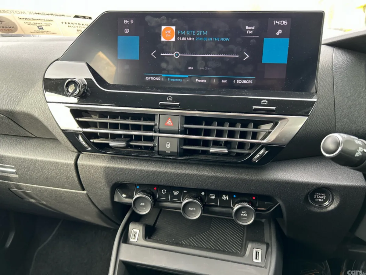 Citroen C4 Hatchback, Petrol, 2022, Grey